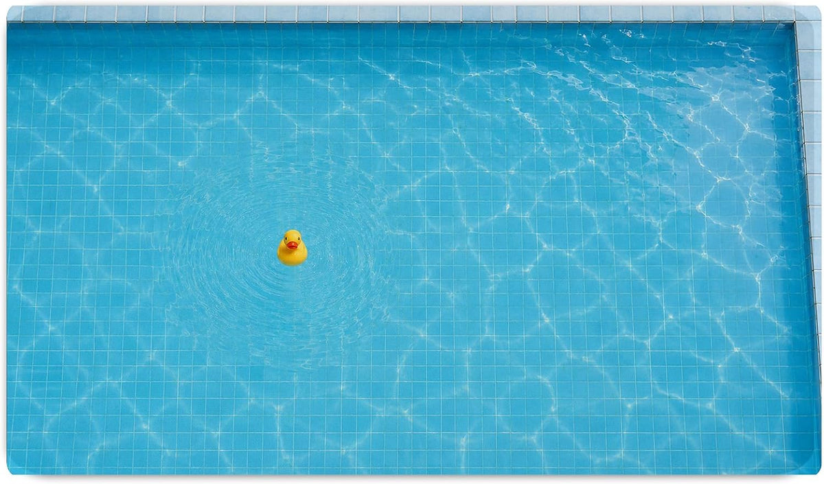 Vixar Minimal Rubber Duck Pool Large Desk Mat – Blue Tiled Swimming Pool Fabric Mouse Pad with 3mm Non-Slip Rubber Base, 600 x 350mm